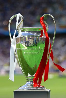 Kiev, Ukrayna - 26 Mayıs 2018: Önce Ucl son oyun Real Madrid v Kiev, Ukrayna Milli Güvenlik Olimpiyskiy Stadyumu'nda Liverpool Uefa Şampiyonlar Ligi Kupa (bardak) sunar. Fenerbahçe 3-1 kazandı