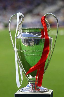 Kiev, Ukrayna - 26 Mayıs 2018: Önce Ucl son oyun Real Madrid v Kiev, Ukrayna Milli Güvenlik Olimpiyskiy Stadyumu'nda Liverpool Uefa Şampiyonlar Ligi Kupa (bardak) sunar. Fenerbahçe 3-1 kazandı