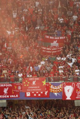 Kiev, Ukrayna - 26 Mayıs 2018: Tribün, Milli Güvenlik Olimpiyskiy'nın Kiev karşı Real Madrid Uefa Şampiyonlar Ligi Final 2018 oyun sırasında Liverpool taraftarları ile kalabalık