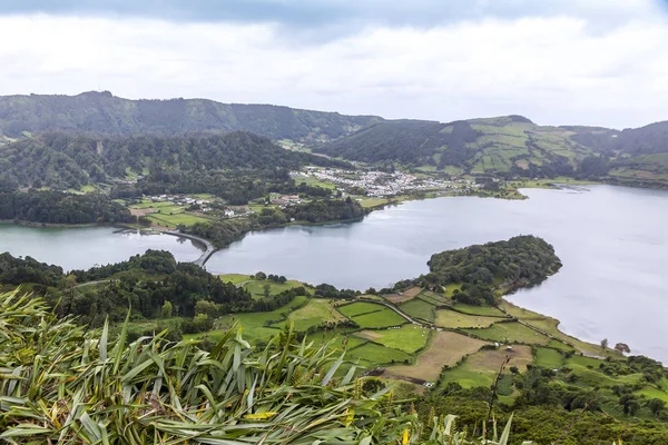 보기의는 호수의 Sete Cidades 아조레스 포르투갈 분화구 호수입니다 Miradouro에서 Cerrado — 스톡 사진