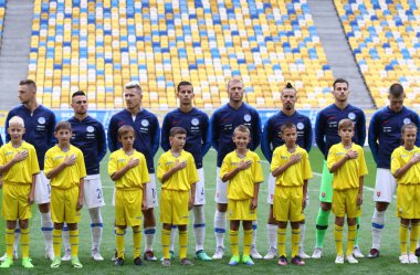 Lviv, Ukrayna - 9 Eylül 2018: Slovak oyuncu daha önce Uefa Milletler Ligi oyun Ukrayna v Arena Lviv Stadyumu Lviv, Ukrayna, Slovakya Milli Marşı dinle