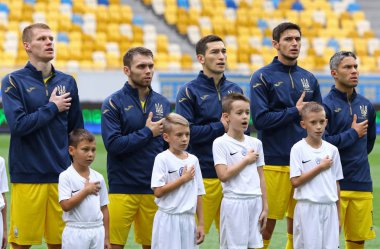 Lviv, Ukrayna - 9 Eylül 2018: Ukrayna oyuncular önce Uefa Milletler Ligi oyun Ukrayna v Arena Lviv Stadyumu Lviv, Ukrayna, Slovakya Milli Marşı dinle