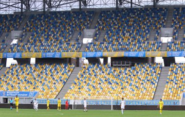 Lviv, Ukrayna - 9 Eylül 2018: Arena Lviv stadyum Uefa Milletler Ligi oyun Ukrayna v Slovakya sırasında boş tribünleri. Seyirci olmadan bir maç ile Ukrayna UEFA ceza