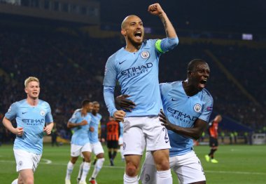 Kharkiv, Ukrayna - 23 Ekim 2018: David Silva Manchester City Shakhtar Donetsk Osk Metalist Stadyumu'nda karşı Uefa Şampiyonlar Ligi oyun sırasında bir gol attı sonra tepki verir. Mancity 3-0 kazandı