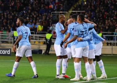 Kharkiv, Ukrayna - 23 Ekim 2018: Bernardo Silva sırasında Shakhtar Donetsk Osk Metalist Kharkiv stadyum Uefa Şampiyonlar Ligi maçında bir gol attı sonra Manchester City oyuncular kutlamak