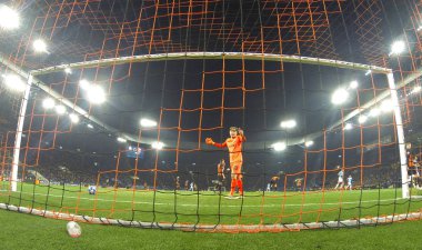 Kharkiv, Ukrayna - 23 Ekim 2018: Kaleci Andriy Pyatov Shakhtar Donetsk, sonra kaçırılan 3 gol Uefa Şampiyonlar Ligi maçında Manchester City Osk Metalist Stadyumu'nda karşı tepki verir