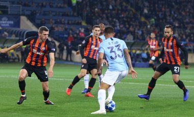 Kharkiv, Ukrayna - 23 Ekim 2018: Gabriel İsa'nın Manchester City karşı Shakhtar Donetsk Osk Metalist Kharkiv stadyum Uefa Şampiyonlar Ligi oyun sırasında bir topu kontrol eder. Mancity 3-0 kazandı