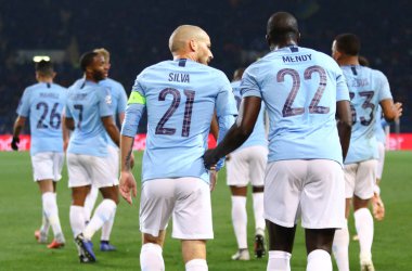 Kharkiv, Ukrayna - 23 Ekim 2018: David Silva sırasında Shakhtar Donetsk Osk Metalist Kharkiv stadyum Uefa Şampiyonlar Ligi maçında bir gol attı sonra Manchester City oyuncular kutlamak