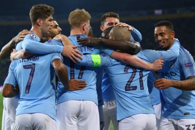 Kharkiv, Ukrayna - 23 Ekim 2018: David Silva sırasında Shakhtar Donetsk Osk Metalist Kharkiv stadyum Uefa Şampiyonlar Ligi maçında bir gol attı sonra Manchester City oyuncular kutlamak