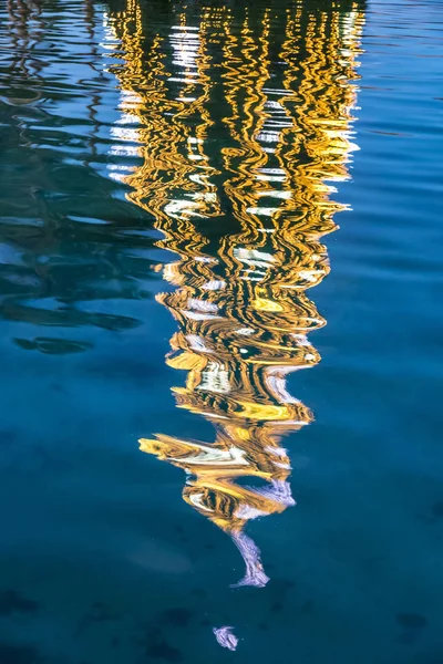 Close Illuminated Decorated New Year Tree Reflected Water Huelin Park — Stock Photo, Image