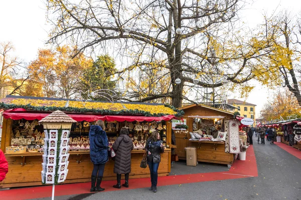Bergamo Italië December 2016 Jaarlijkse Traditionele Kerstmarkt Piazzale Degli Alpini — Stockfoto