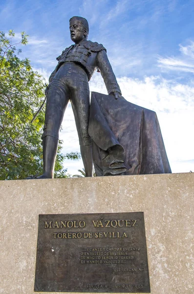 塞维利亚 西班牙 2017年12月6日 著名的西班牙斗牛士马诺洛瓦茨奎兹 曼努埃尔瓦茨奎兹加尔塞斯 在西班牙安达卢西亚 塞维利亚科隆大道的纪念碑 — 图库照片