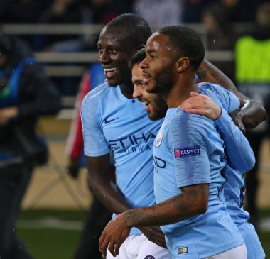 Kharkiv, Ukrayna - Ekim 23,2018: Manchester City oyuncular kutlamak Shakhtar Donetsk Osk Metalist Kharkiv stadyum Uefa Şampiyonlar Ligi maçı sırasında bir gol attı sonra. Mancity 3-0 kazandı