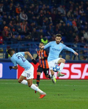 Kharkiv, Ukrayna - 23 Ekim 2018: Bernardo Silva Manchester City karşı Shakhtar Donetsk Osk Metalist Kharkiv stadyum Uefa Şampiyonlar Ligi oyun sırasında eylem. Mancity 3-0 kazandı