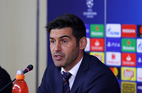 Харьков, Украина - 23 октября 2018 года: Тренер донецкого "Шахтера" Пауло Фонсека принял участие в пресс-конференции после матча Лиги чемпионов УЕФА против "Манчестер Сити" в Харькове, Украина
