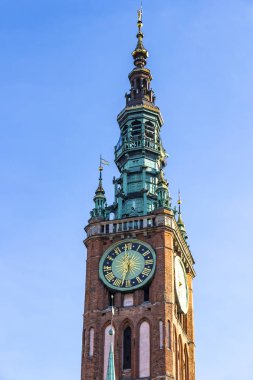Main Tower City Hall eski şehir merkezi Gdansk, Polonya Dluga Caddesi üzerinde. 14. yüzyılda inşa Saat Kulesi