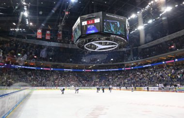 Berlin, Almanya - 22 Eylül 2017: Panoramik Berlin'da Mercedes-Benz Arena Eisbaren Berlin ve Kolner Haie arasında Deutsche Eishockey Liga (Del) oyun sırasında. Eisbaren 3-2 kazandı