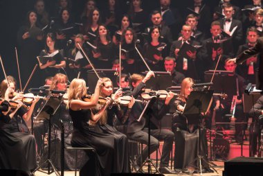 Kiev, Ukrayna - 22 Kasım 2018: Senfoni Orkestrası (iletken Andrey Chernyi) National Palace of Arts 