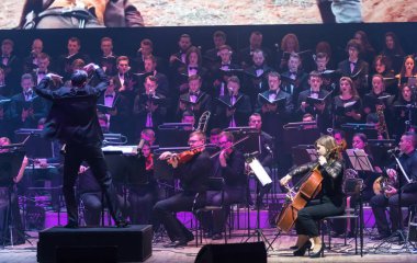 Kiev, Ukrayna - 22 Kasım 2018: Senfoni Orkestrası (iletken Andrey Chernyi) ve koro 