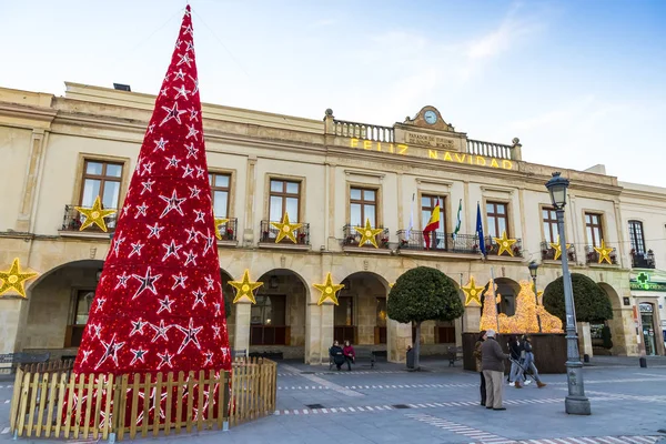 Ingericht Nieuwjaar boom op Plaza Espana in stad Ronda, Andalusië — Stockfoto