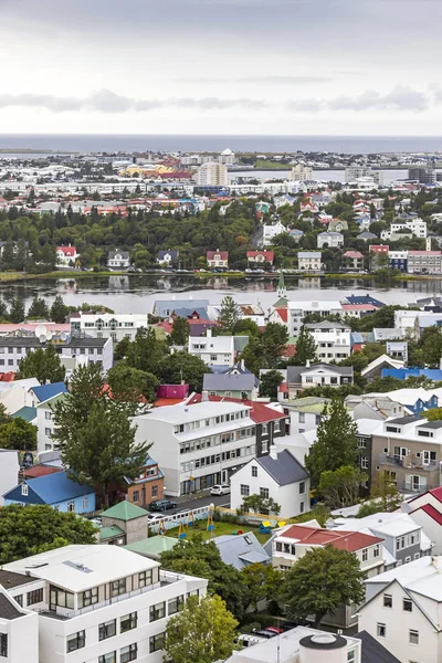 Picturesque Aerial View Reykjavik City Iceland Downtown Mountains Ocean Scenery — Stock Photo, Image