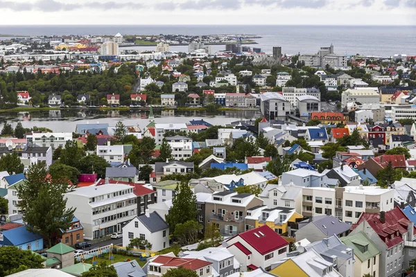 Malerische Luftaufnahme Der Stadt Reykjavik Island Innenstadt Berge Und Meereslandschaft — Stockfoto