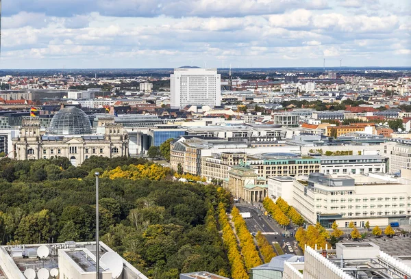 Reichstag Bundestag Utgångspunkt Vänster Och Brandenburger Tor Brandenburg Gate Mitten — Stockfoto