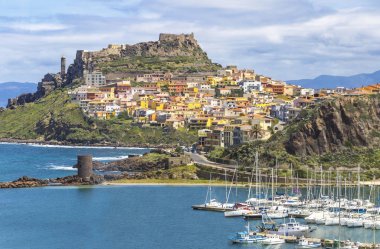 Ismarlayarak Ortaçağ şehir, Castelsardo, Sassari eyaletinin, Sardunya, İtalya. Popüler seyahat hedef. Deniz ön bağlantı noktası. Akdeniz sahil