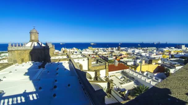西班牙加那利群岛大加那利岛拉斯帕尔马斯市全景 从圣安娜大教堂的钟楼鸟图 背景是美丽的海景和老城区 时间流逝 Ultrahd — 图库视频影像