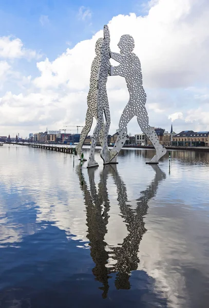 Berlim Alemanha Fevereiro 2015 Molecule Man Sculpture Spree River Berlin — Fotografia de Stock