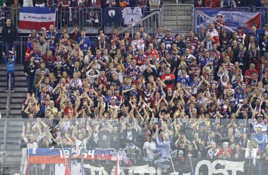Berlin, Almanya - 22 Eylül 2017: Destekçileri Eisbaren Berlin takım göstermek destek üzerinde Mercedes-Benz Arena tribün Deutsche Eishockey Liga (Del) sırasında Kolner Haie karşı oyun