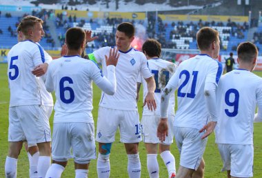 Kiev, Ukrayna - 20 Şubat 2019: Fc Dinamo Kiev U19 oyuncular Juventus U19 Kyiv.Dynamo 3-0 kazandı Valeriy Lobanovskiy Stadyumu'nda karşı Uefa Gençlik Ligi Oyun sırasında bir gol attı sonra kutlamak