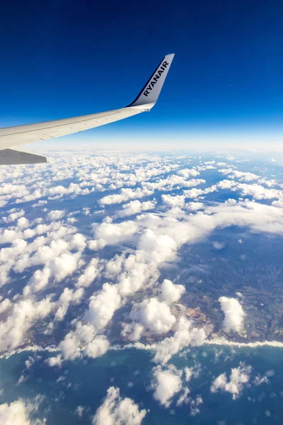 ポルトガル 2018 ボーイング 737 機南ポルトガル海岸 アルガルヴェ地方 以上ライアン便を運航しました 飛行機の窓から空撮 — ストック写真