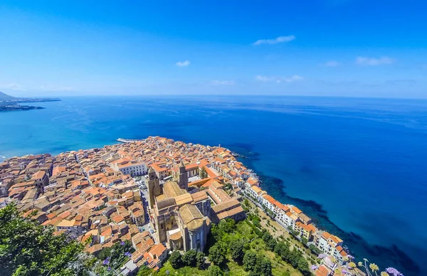 Panoramiczne lotu ptaka Cefalu stare miasto, Sycylia, Włochy — Zdjęcie stockowe