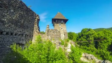 Nevytske Kalesi, Uzhhorod, Ukrayna yakınındaki yarı yıkık kalede