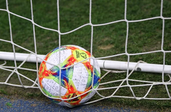 Oficiální Uefa Euro-2020 kvalifikace odpovídají míč — Stock fotografie