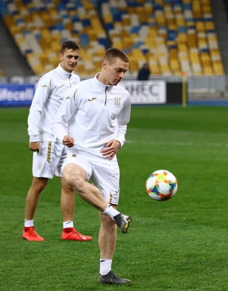 Sesión de entrenamiento de la Selección Nacional de Fútbol de Ucrania en Kiev, Ukra —  Fotos de Stock