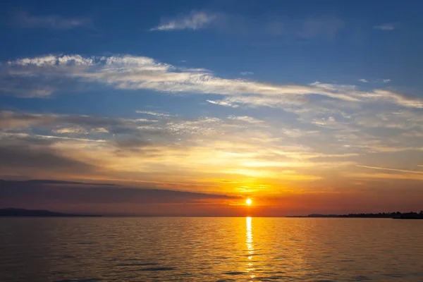 Východ slunce nad jezerem Balaton, Hungaru — Stock fotografie