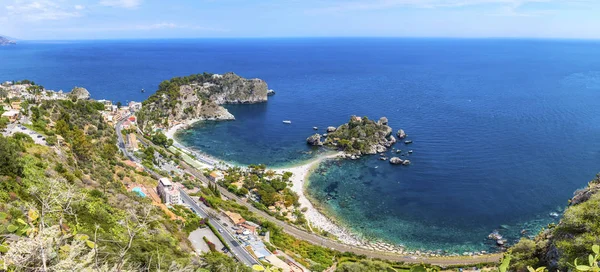 Eiland van Isola Bella en het strand in Taormina, Sicilië, Italië — Stockfoto