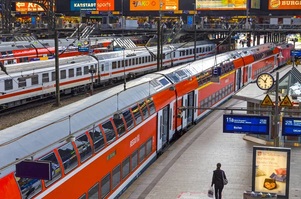 Hamburg Hauptbahnhof, Hamburg şehrinin ana tren istasyonu, germ — Stok fotoğraf