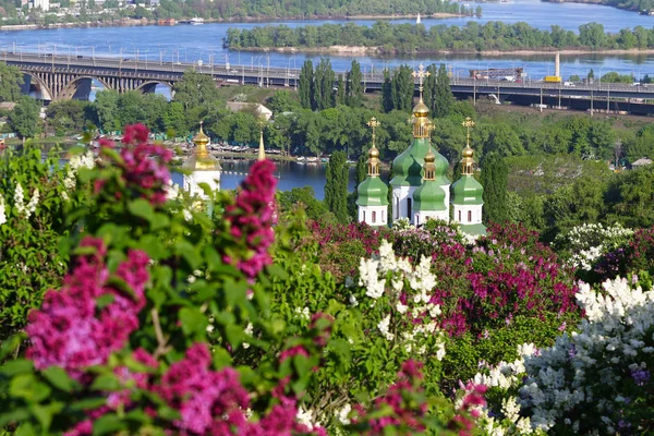 Pittoreske Spring View van Kiev City, Oekraïne — Stockfoto