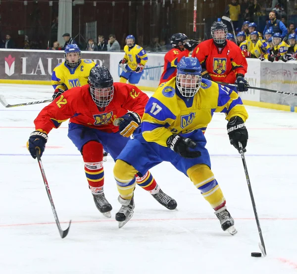 Хокеїстів 2018 хокей U18 чемпіонату світу DIV 1B — стокове фото