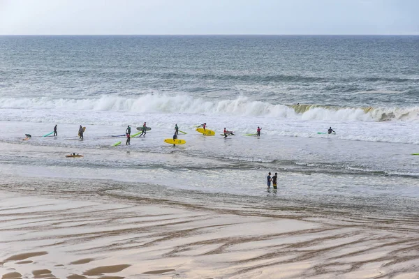 Surfare på Atlanten stranden i Lacanau-Ocean, Bordeaux, — Stockfoto