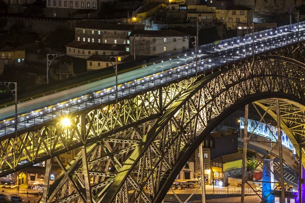 Ponte Dom Luis I sobre o rio Douro no Porto, Portugal — Fotografia de Stock