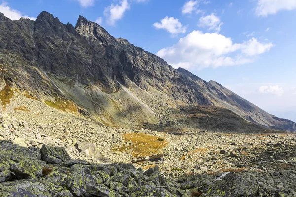 Turystyka w Wysokich Tatrach (Wysokie Tatry), Słowacja — Zdjęcie stockowe