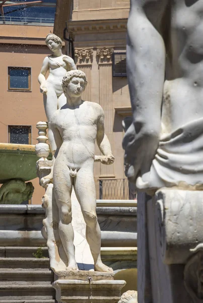 Prätorianischer Brunnen (fontana pretoria) in palermo, sizilien, italien — Stockfoto