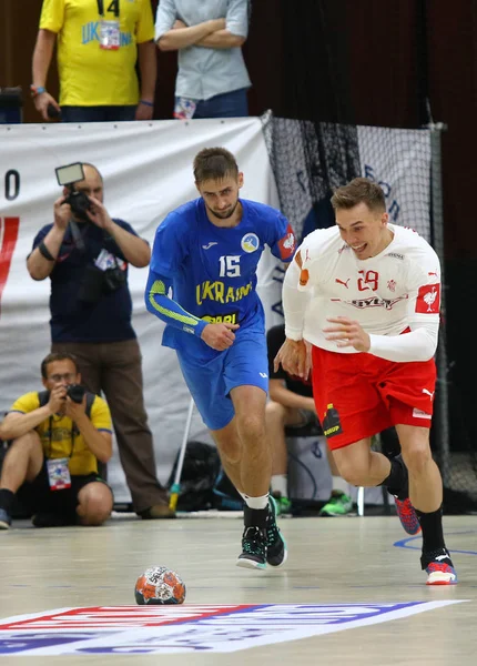 Чемпионат Европы по гандболу среди квалифицированных игроков Украины и Дании — стоковое фото