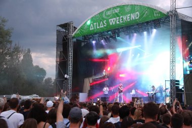 Enter Shikari alternatif rock grubu sahnede gerçekleştirir