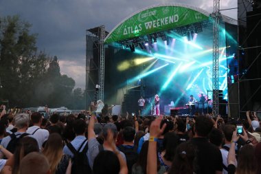 Enter Shikari alternatif rock grubu sahnede gerçekleştirir