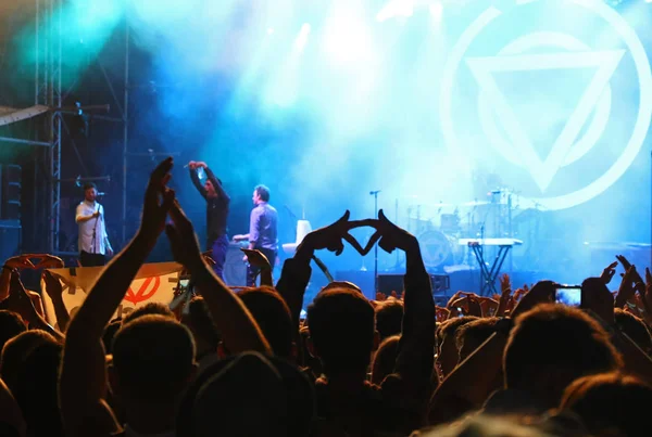 Enter Shikari banda de rock alternativo se apresenta no palco — Fotografia de Stock